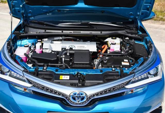 Co powinieneś wiedzieć o kosztach wymiany akumulatora w hybrydowej Toyocie Corolla